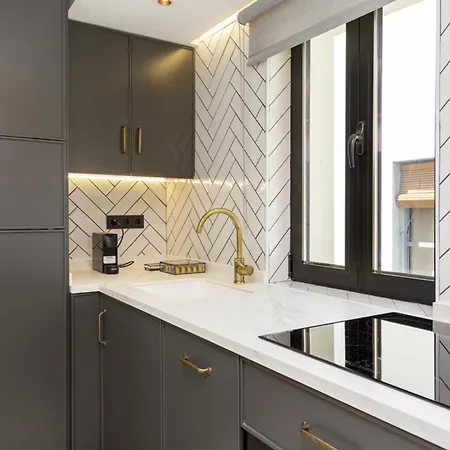 Cisneros By United Renters Apartment